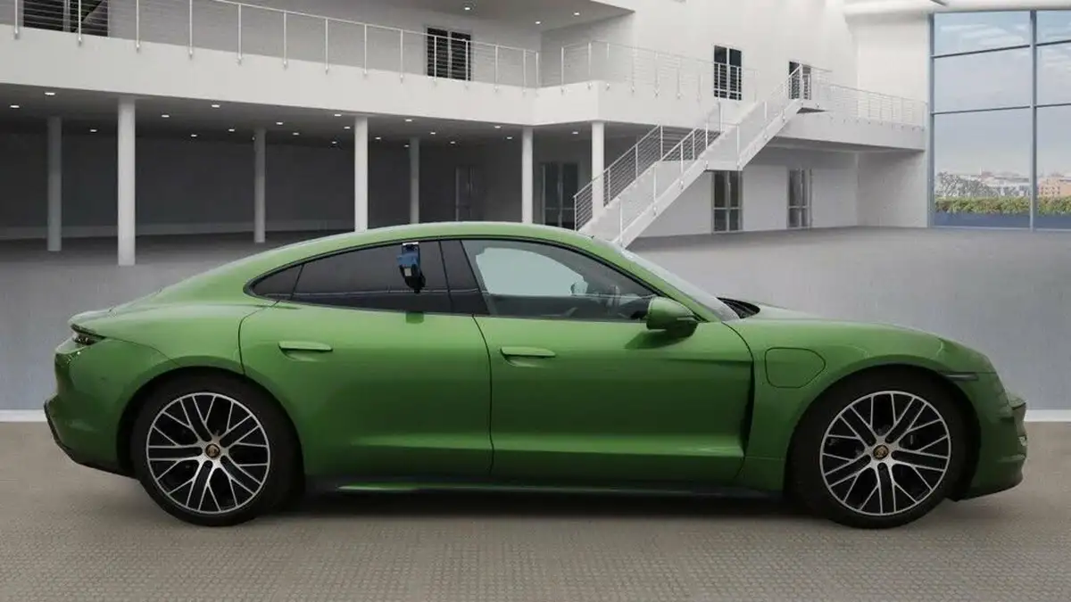 2021-porsche-taycan-e-base-476ps-performance-battery-plus-big-11