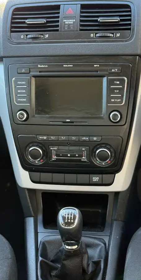 2013-skoda-yeti-12-se-105ps-big-15