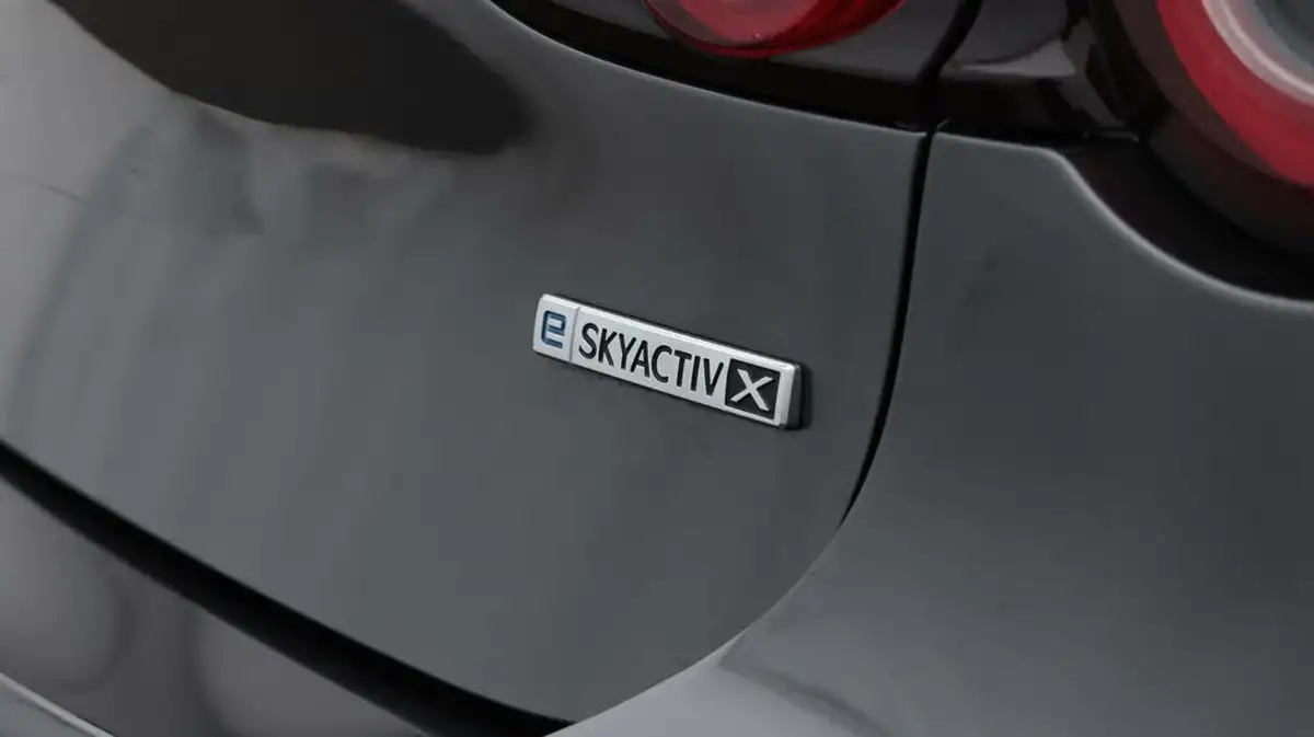 2023-mazda-mazda3-20-sport-lux-186ps-hatchback-5d-big-23