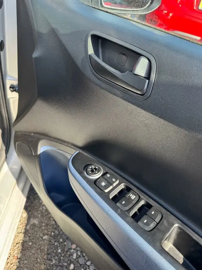 2015-hyundai-i10-12-se-big-11