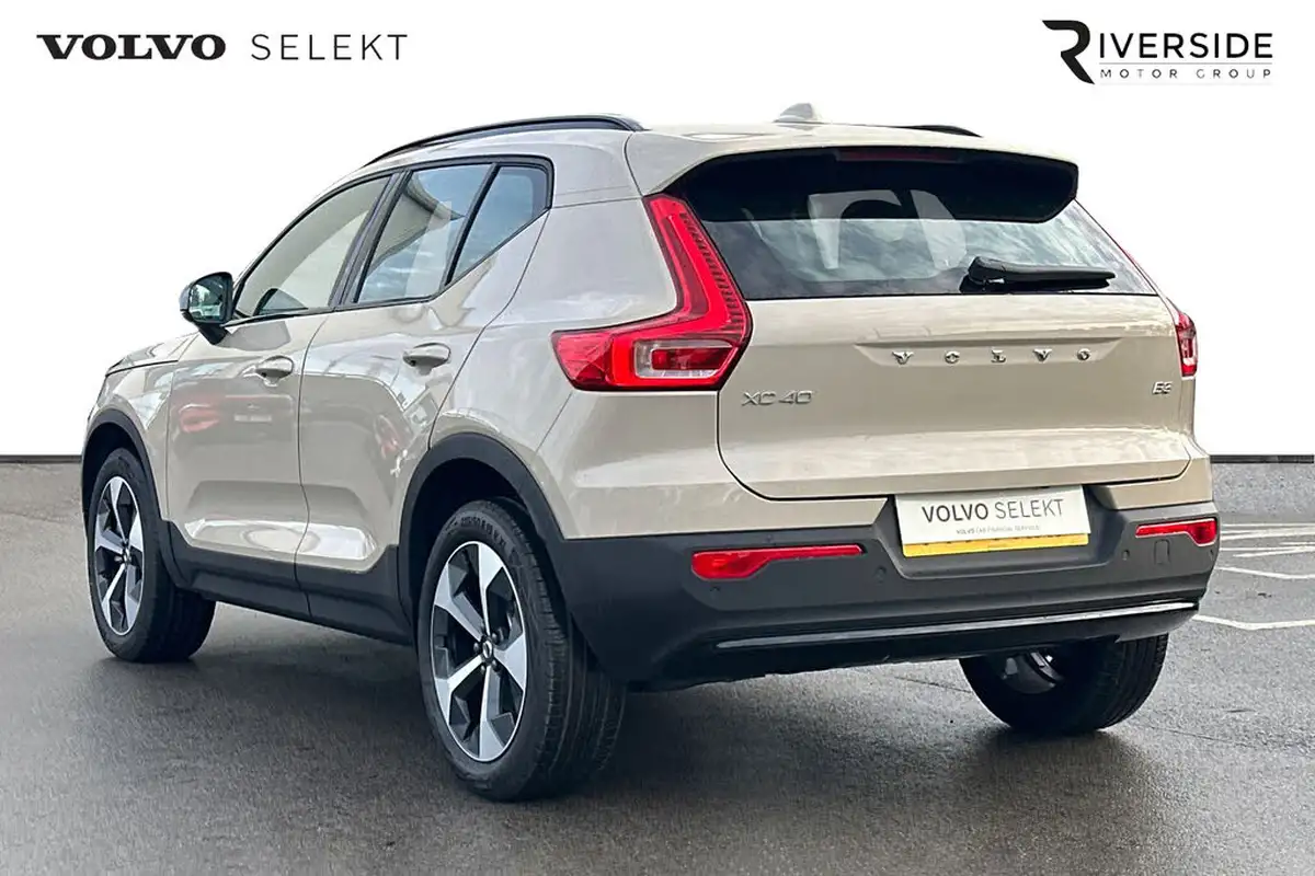 2024-volvo-xc40-20-b3-plus-big-2