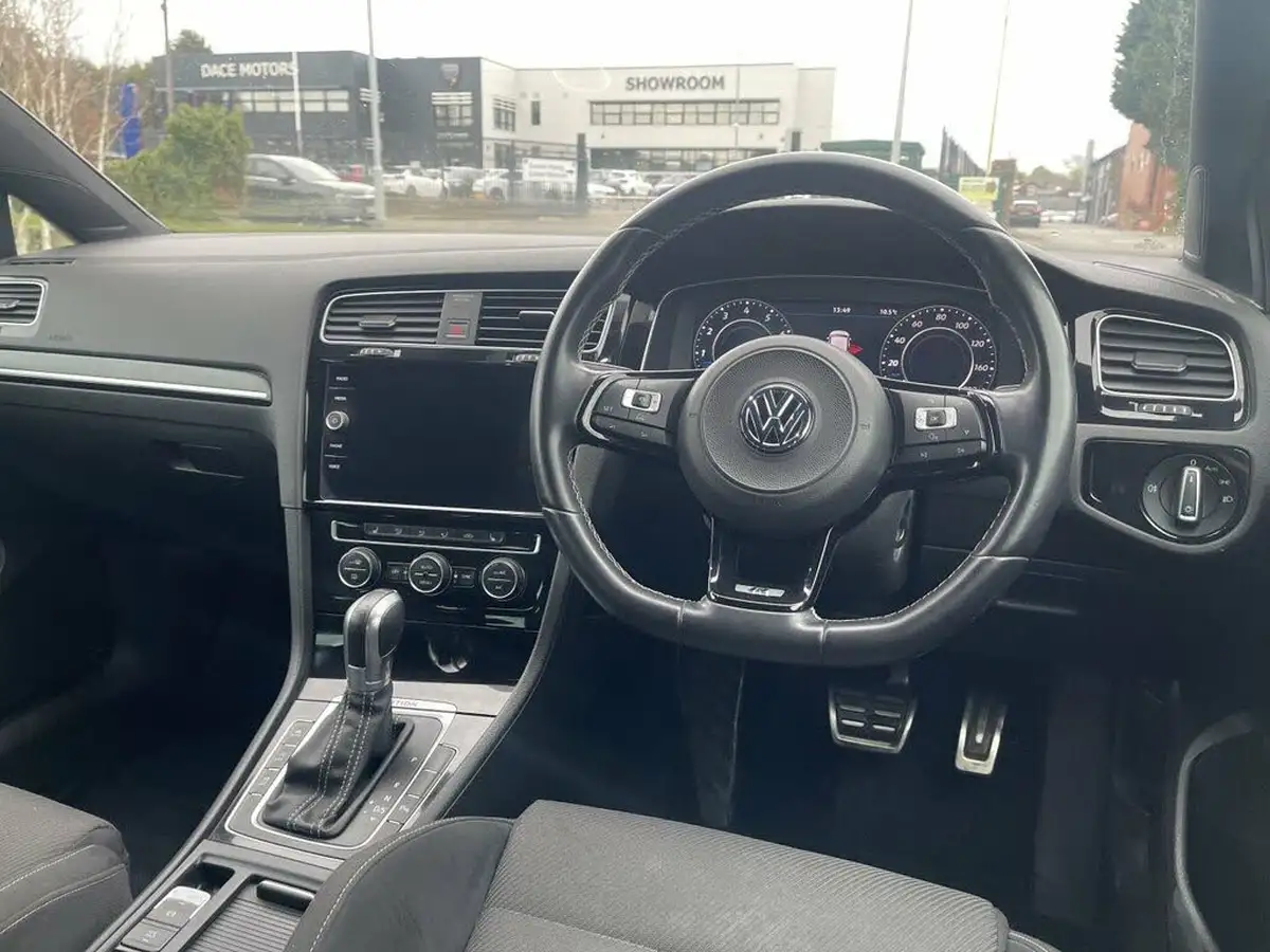 2018-volkswagen-golf-20-tsi-r-estate-5d-dsg-big-13