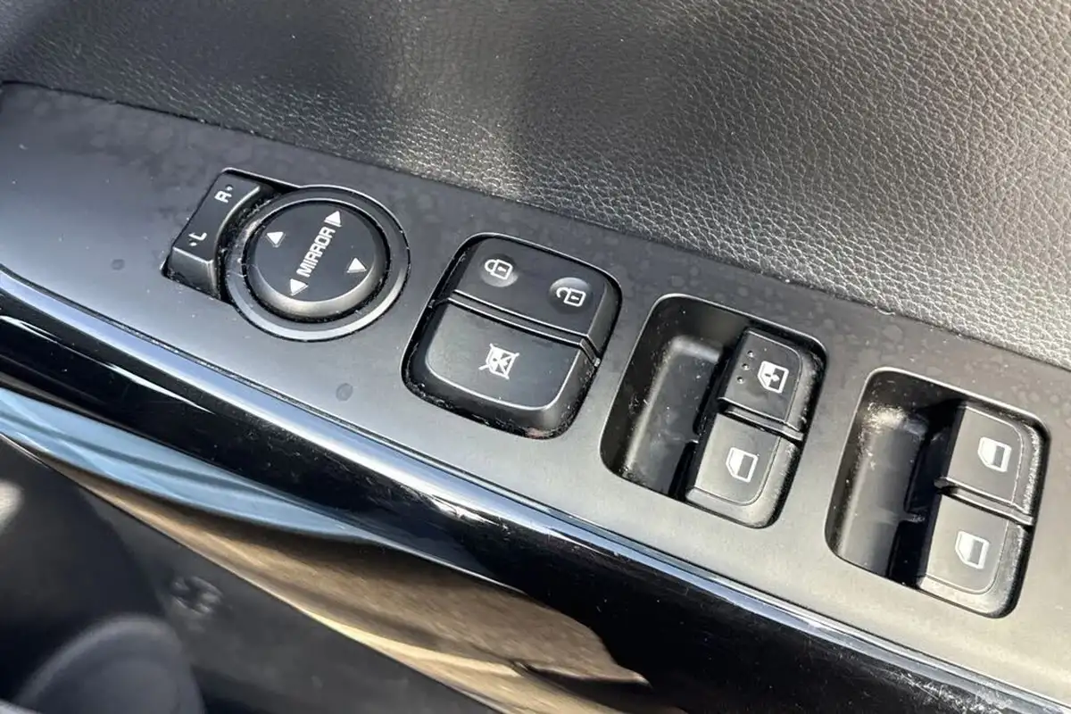 2021-kia-picanto-10-2-big-40