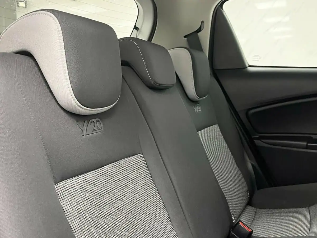 2020-toyota-yaris-15-vvt-i-y20-98bhp-hybrid-1497cc-e-cvt-big-23