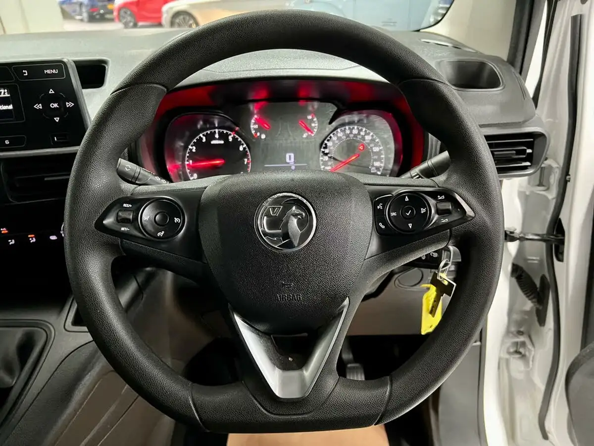 2020-vauxhall-combo-15cdti-sportive-2300-100pseu6d-t-l2h1-panel-big-16