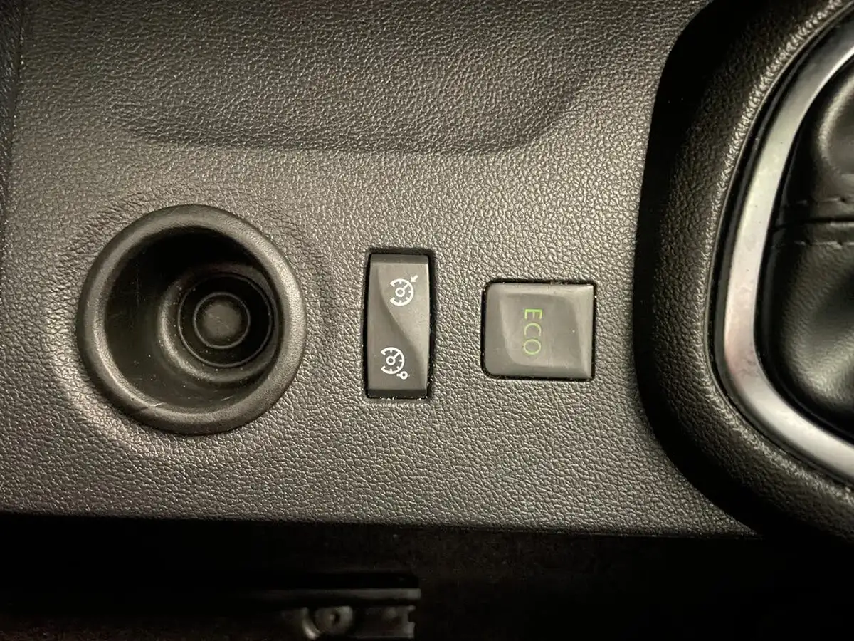 2019-renault-captur-09-tce-iconic-big-25