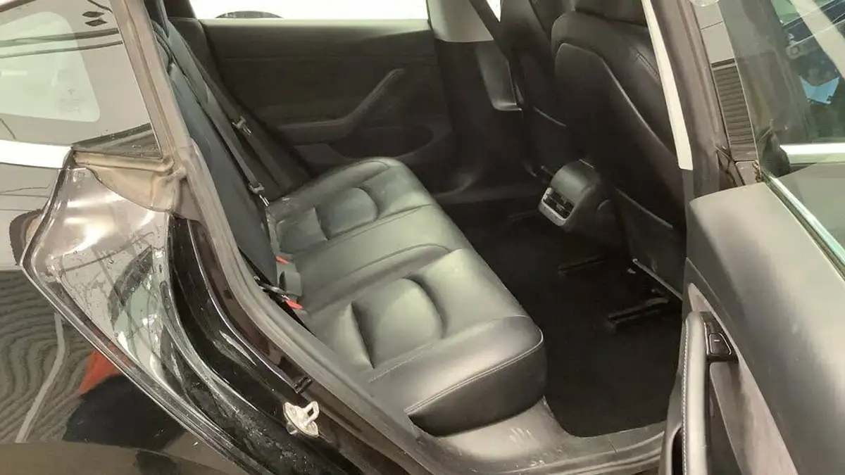 2020-tesla-model-3-e-performance-big-11