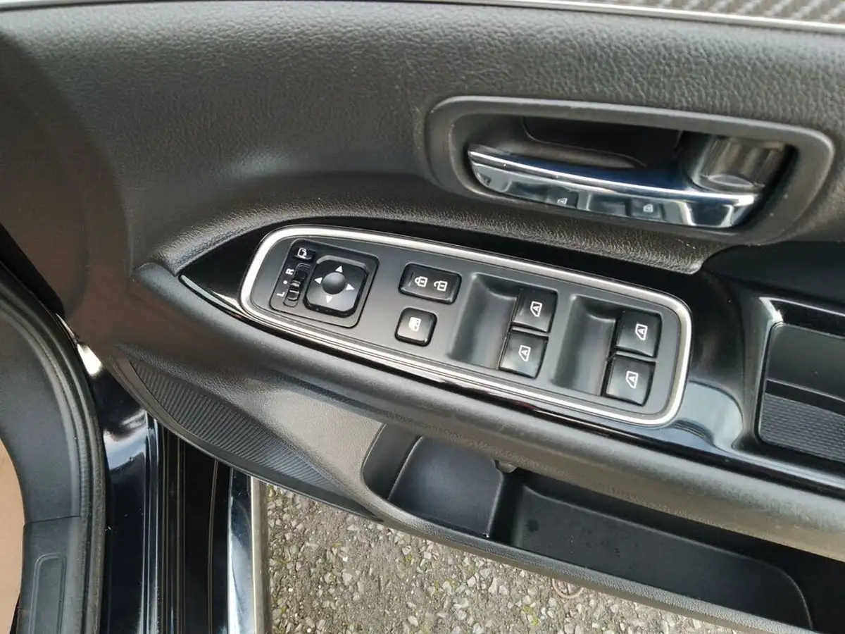 2021-mitsubishi-outlander-24-dynamic-safety-phev-big-38