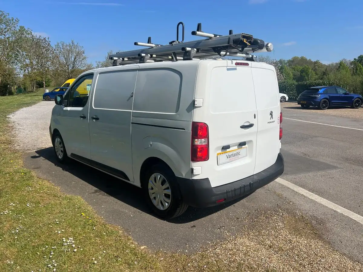 2019-peugeot-expert-15-bluehdi-professional-compact-1000-big-11