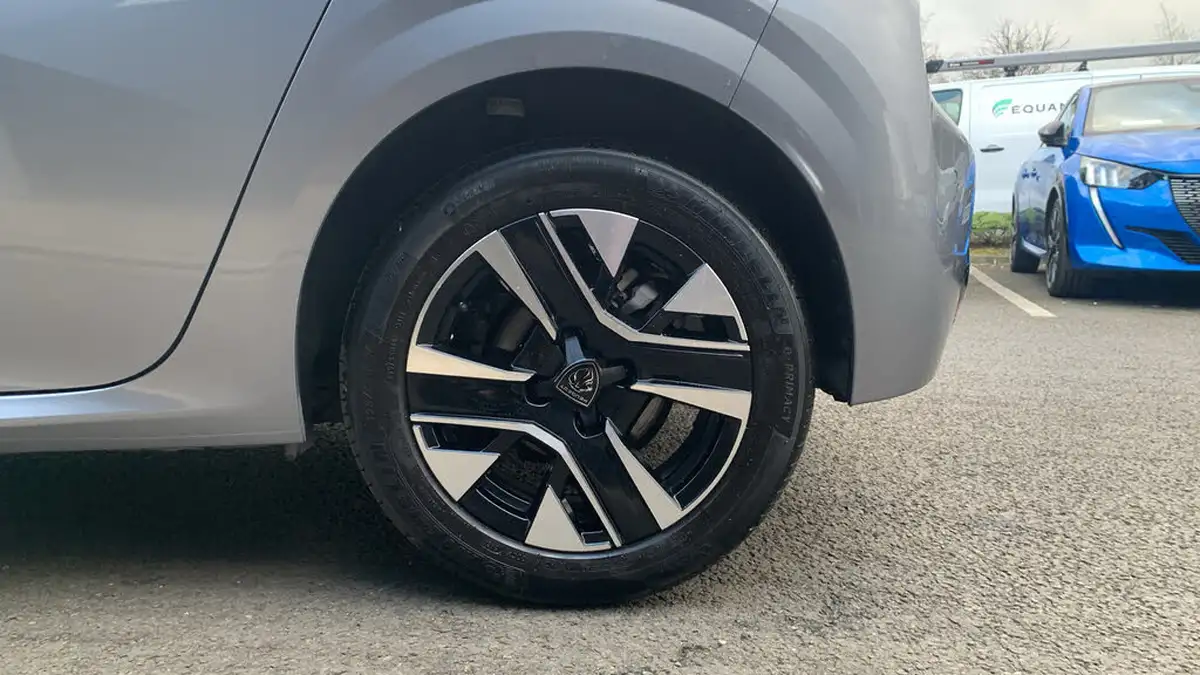 2025-peugeot-208-12-puretech-allure-big-13