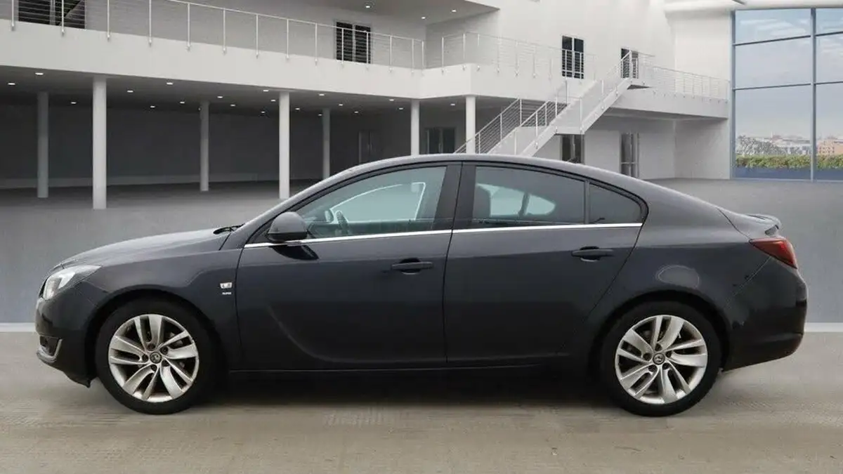 2015-vauxhall-insignia-20cdti-sri-140ps-navss-ecoflex-hatchback-5d-big-11