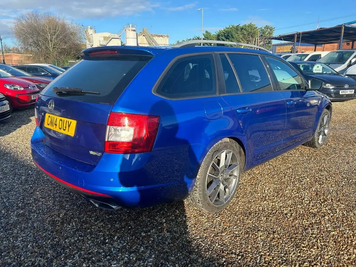 2014-skoda-octavia-20tdi-vrs-estate-dsg-big-6