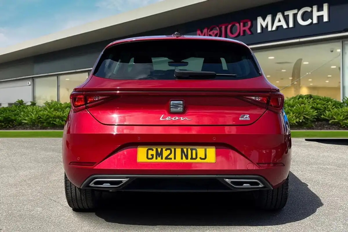 2021-seat-leon-14-e-hybrid-fr-hatchback-big-3