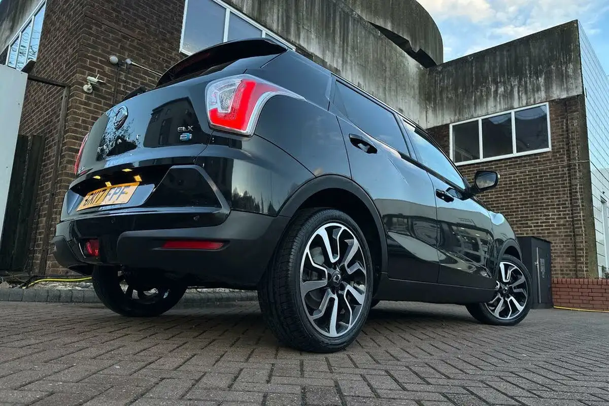 2017-kgm-ssangyong-tivoli-16td-elx-2wd-big-24
