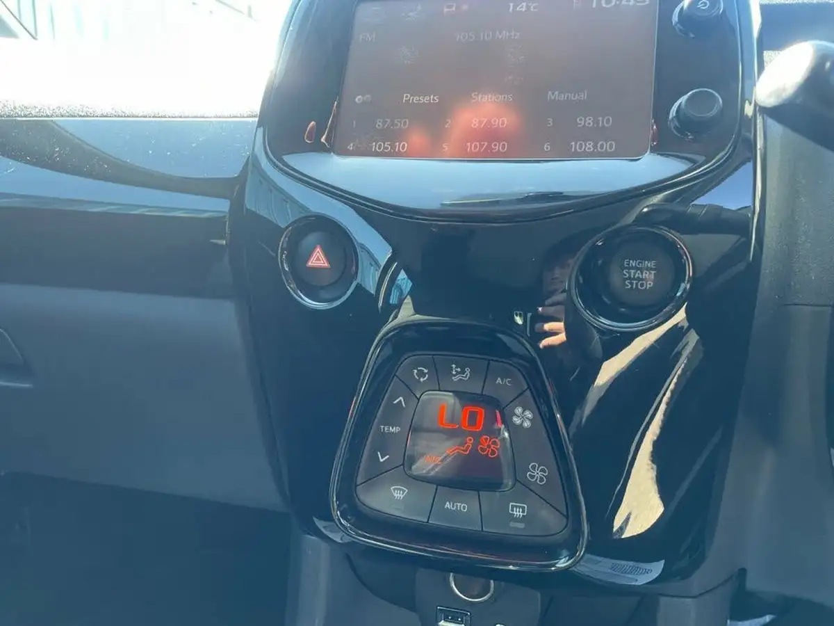 2015-toyota-aygo-10-vvt-i-x-clusiv-5d-big-23