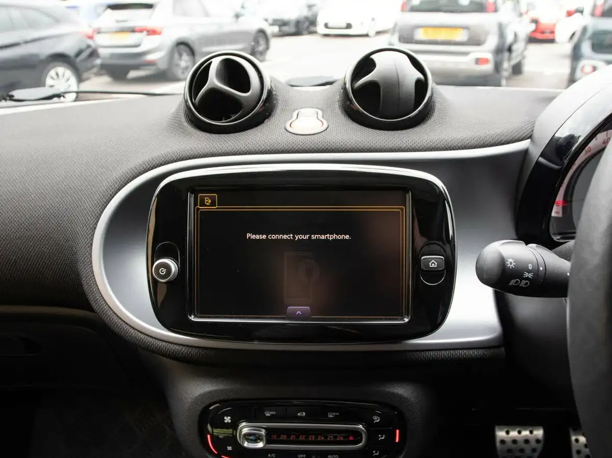 2021-smart-forfour-eq-premium-big-24