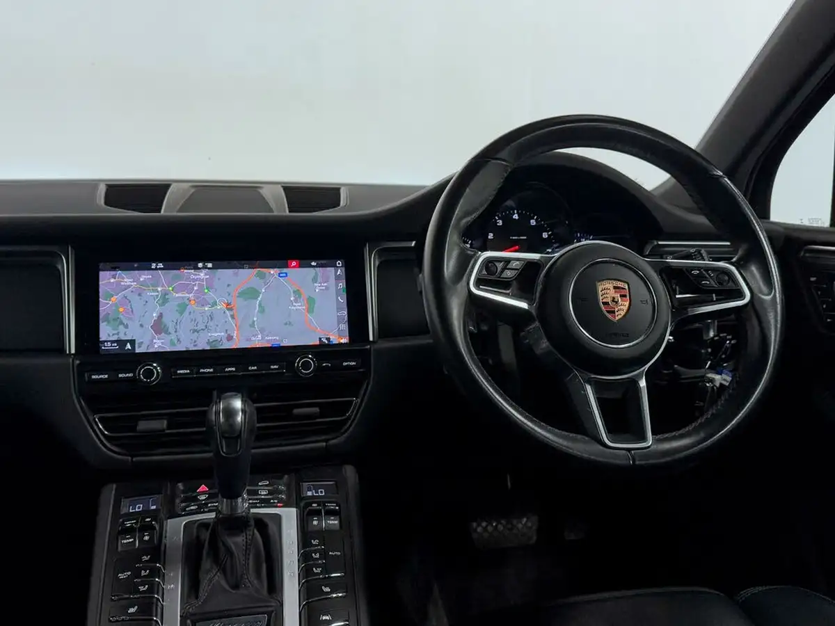 2019-porsche-macan-20-big-34