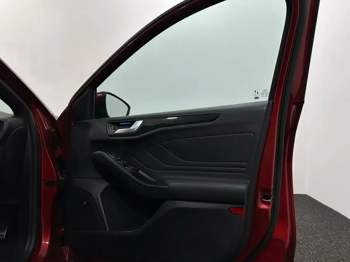 2020-ford-focus-20-st-hatchback-big-33