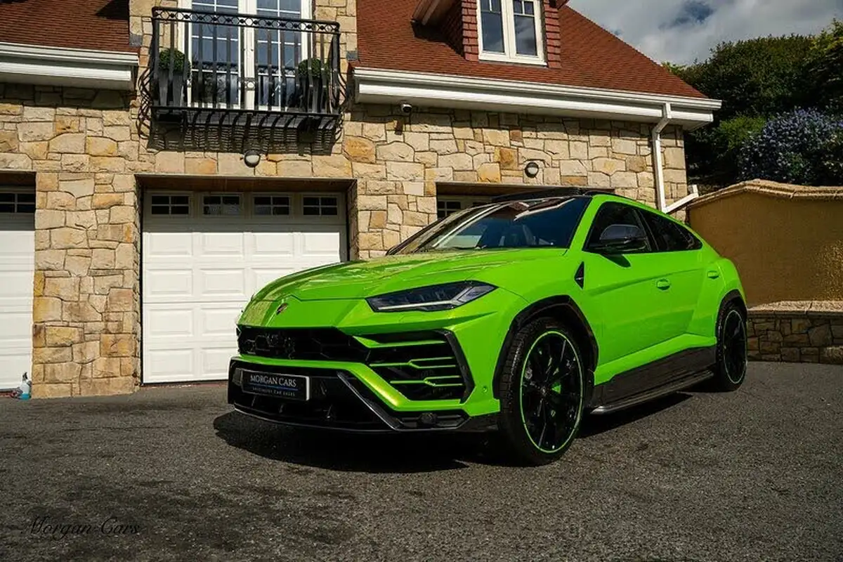 2021-lamborghini-urus-40-no-trim-big-26