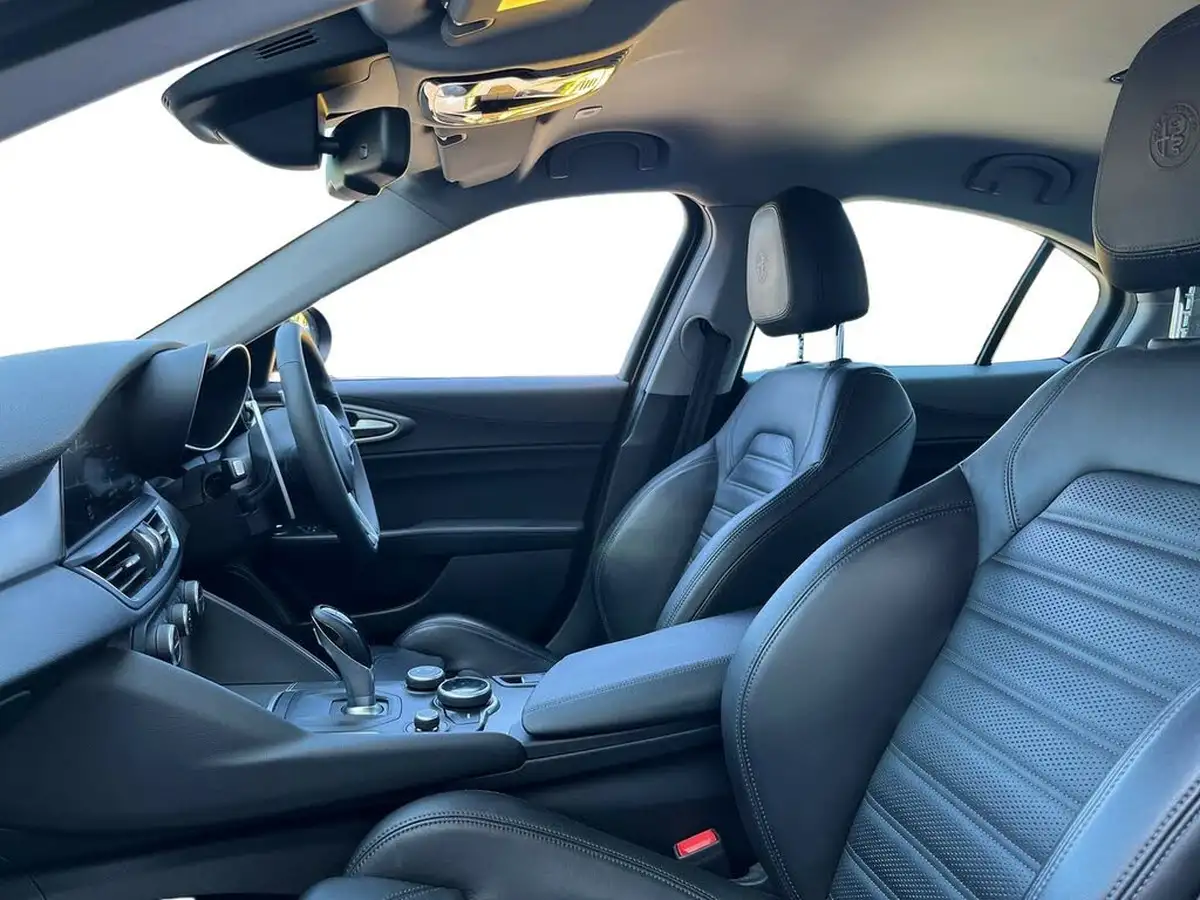 2018-alfa-romeo-giulia-20-veloce-big-8