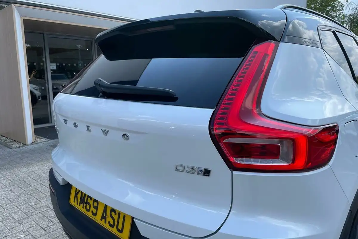 2019-volvo-xc40-20td-d3-r-design-awd-geartronic-big-14
