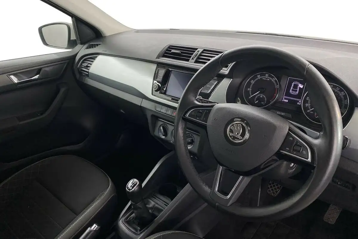 2019-skoda-fabia-10-mpi-se-75ps-ss-hatchback-big-9