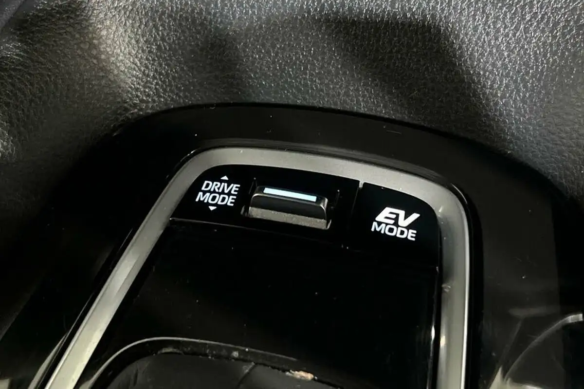 2022-toyota-corolla-18-vvt-i-icon-tech-trk-hatchback-5d-big-32