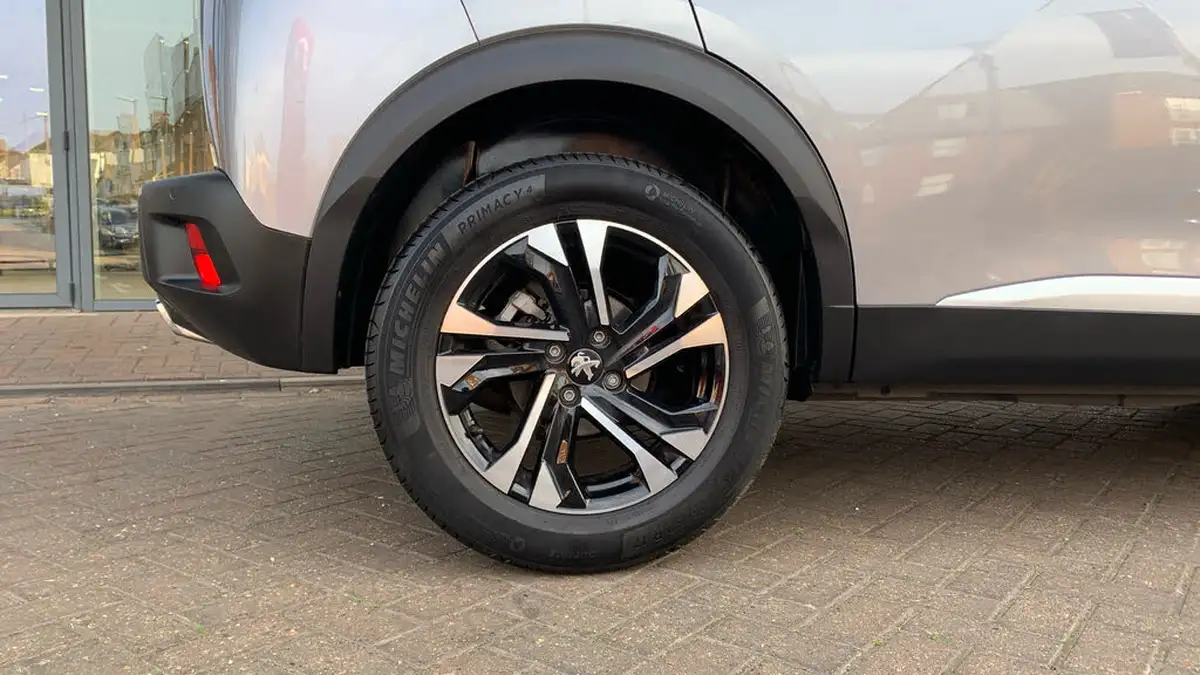 2021-peugeot-2008-suv-12-puretech-allure-130bhp-eat8-big-15