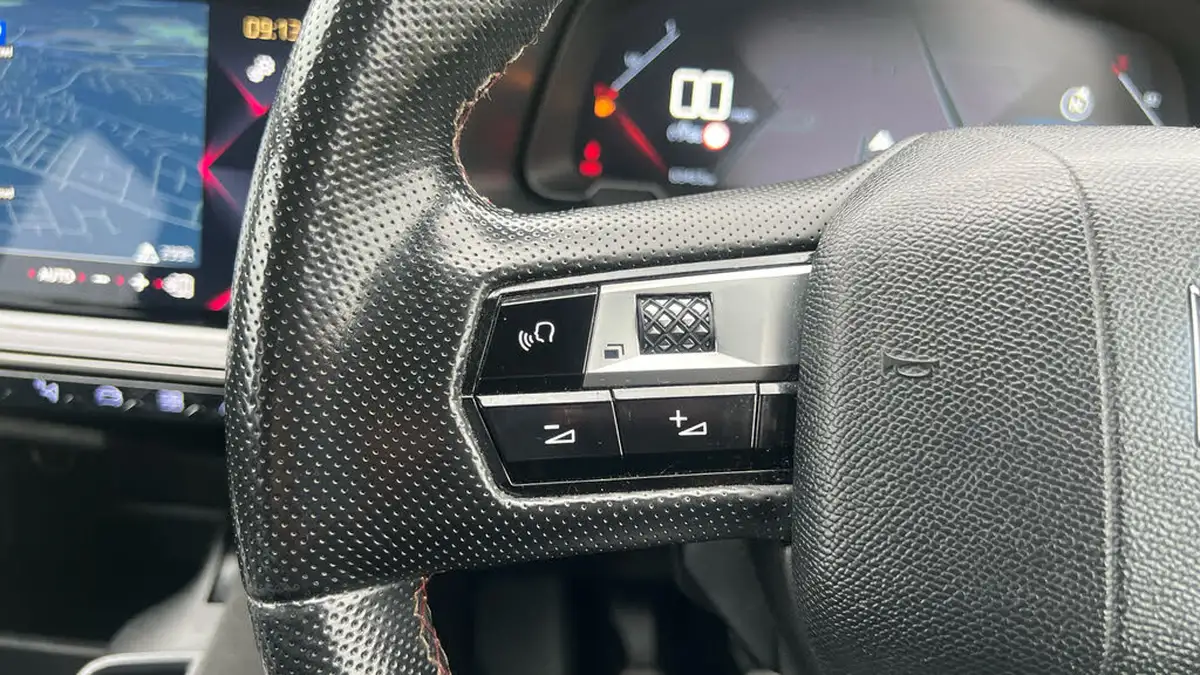 2018-ds-ds-7-crossback-15-bluehdi-performance-line-big-22