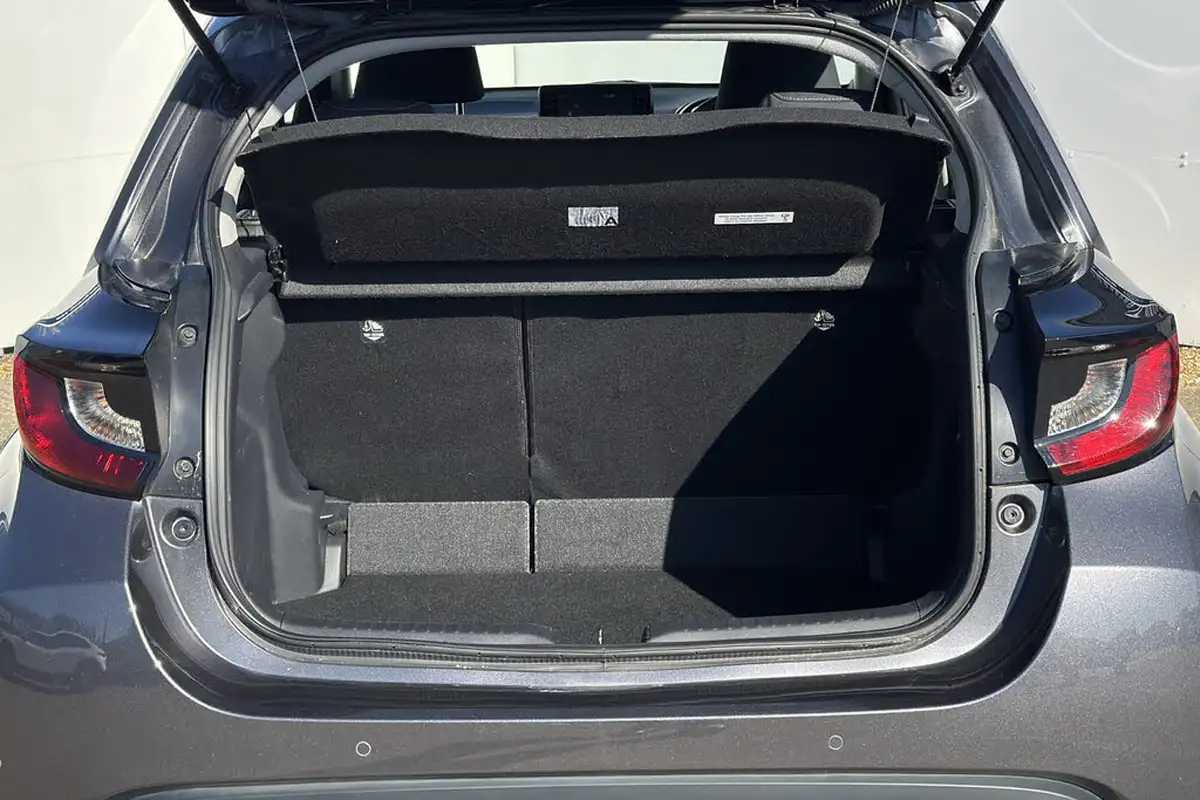 2022-mazda-mazda2-15-agile-big-17
