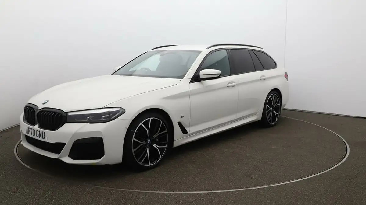 2020-bmw-5-series-big-61