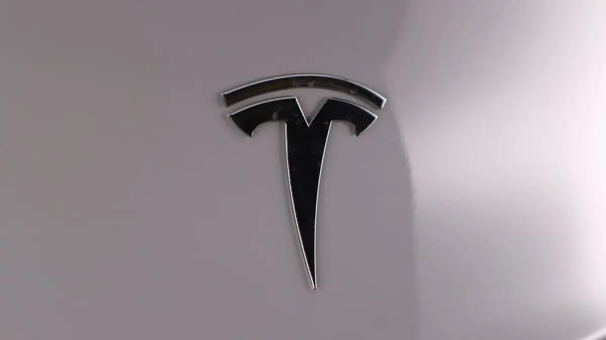 2022-tesla-model-y-e-long-range-big-19