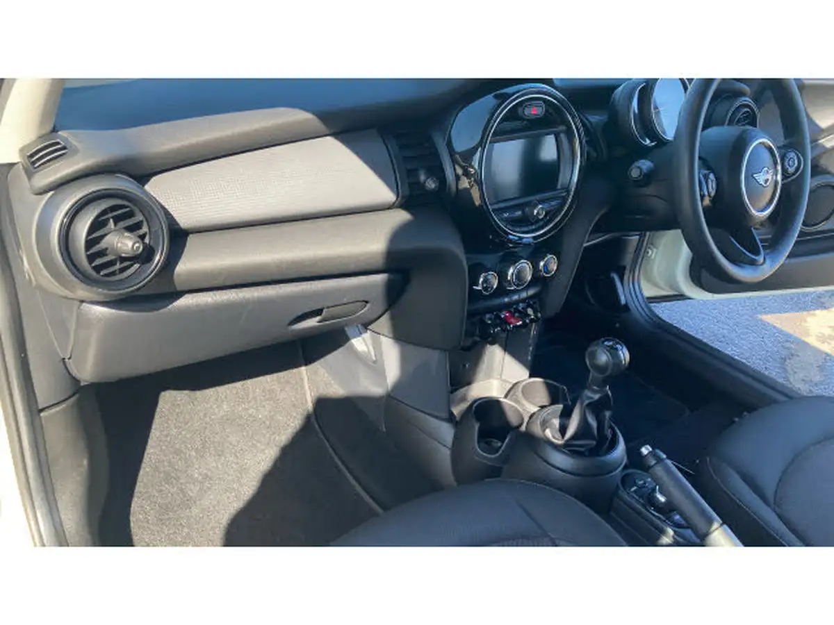 2020-mini-cooper-15-cooper-classic-nav-hatchback-3d-big-16
