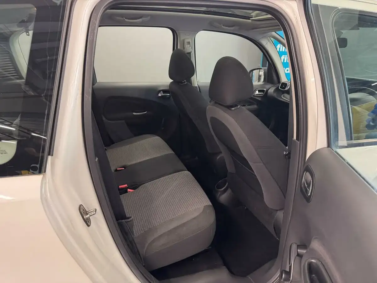 2014-citroen-c3-picasso-14-selection-big-13