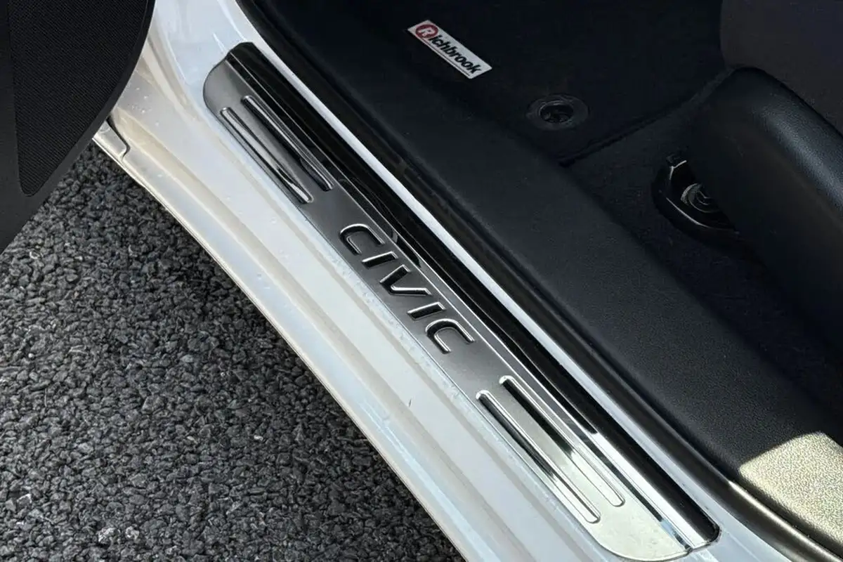 2013-honda-civic-18-se-big-33