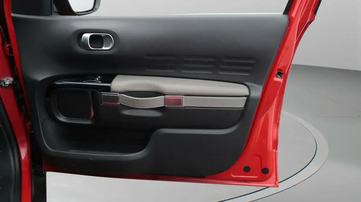 2019-citroen-c4-cactus-15bluehdi-flair-120ps-eat6-big-15