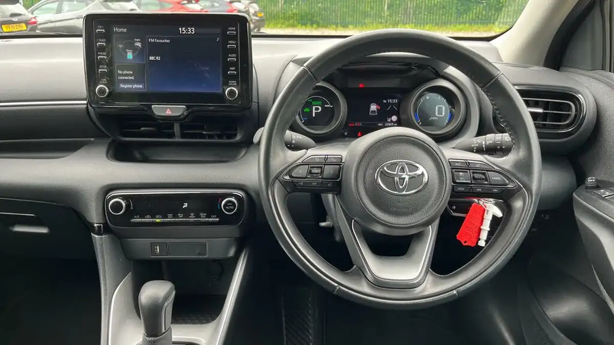 2021-toyota-yaris-15-vvt-i-design-big-5