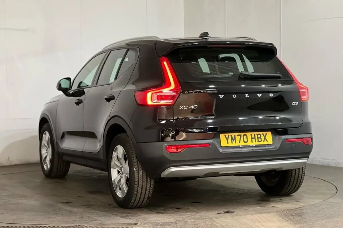 2020-volvo-xc40-20td-d3-momentum-geartronic-big-16