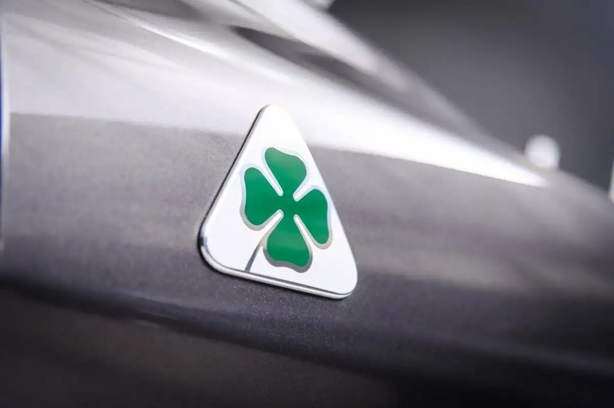 2021-alfa-romeo-stelvio-29-biturbo-quadrifoglio-big-35