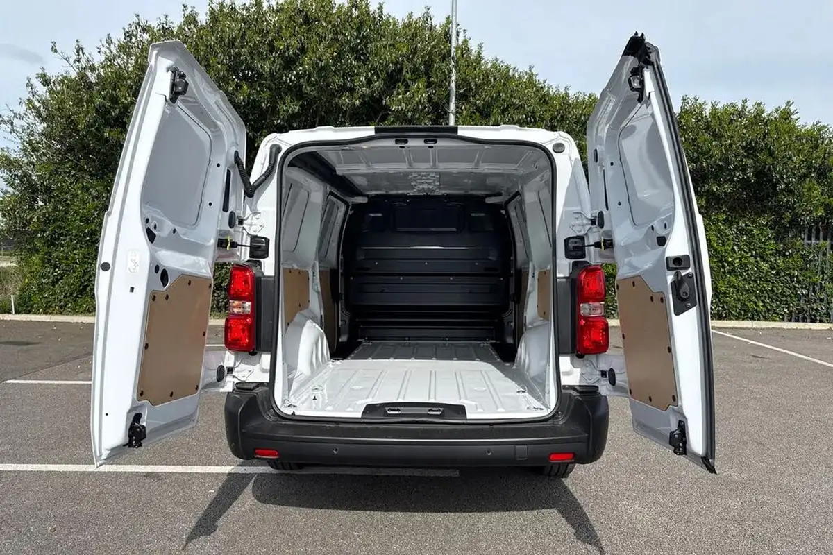 2024-peugeot-expert-15-bluehdi-professional-long-big-26