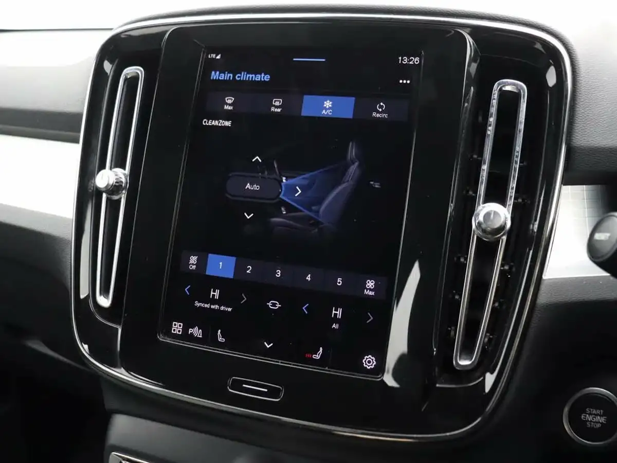 2023-volvo-xc40-20-b3-core-big-28