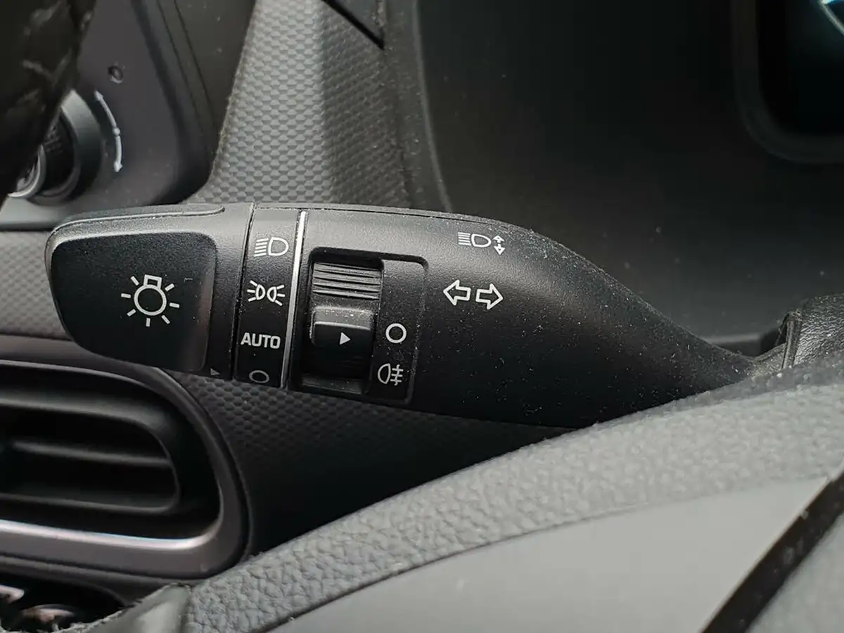 2022-hyundai-kona-10-t-gdi-se-connect-big-25