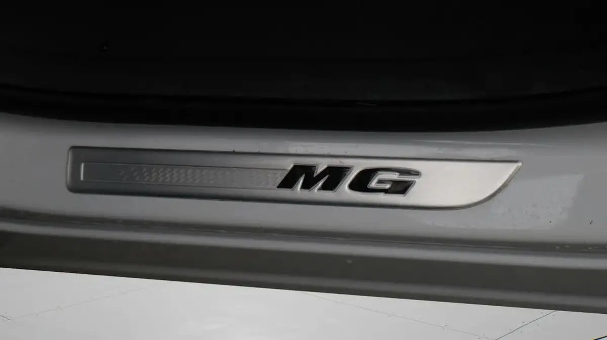 2022-mg-hs-15t-gdi-exclusive-162ps-dct-big-21