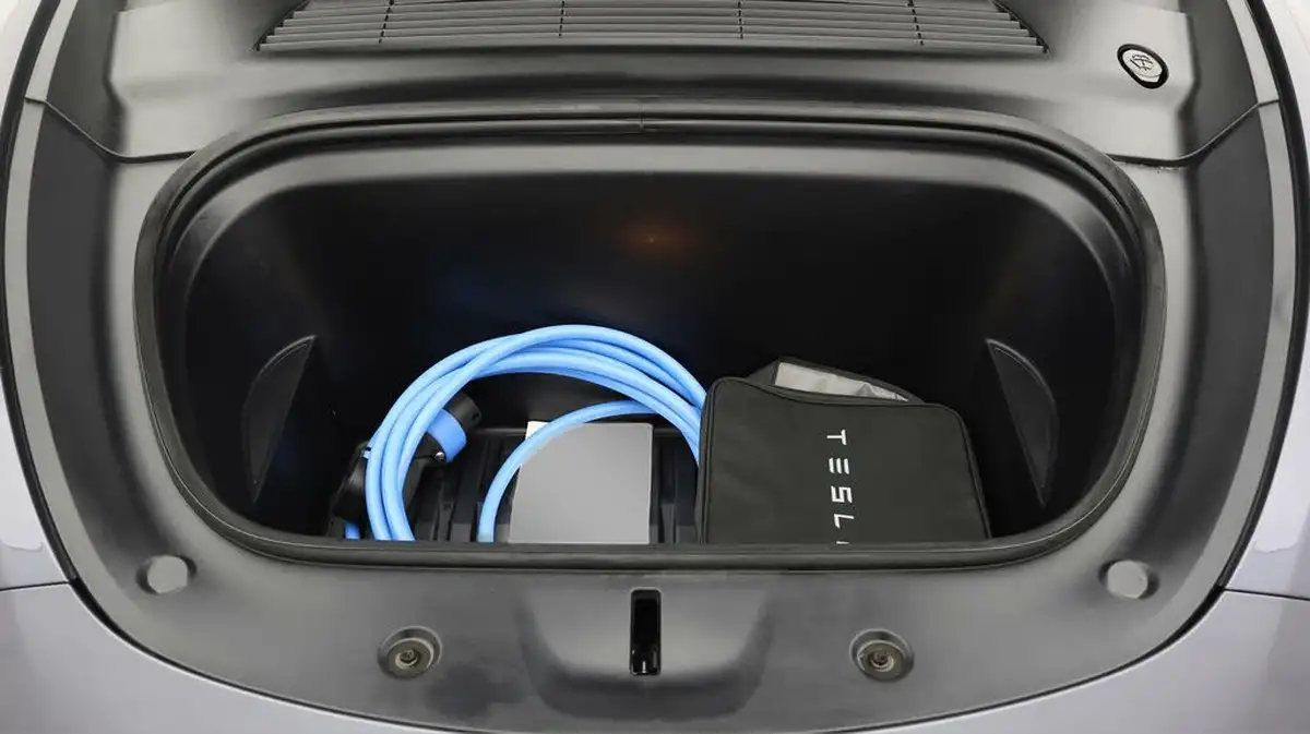 2022-tesla-model-y-e-long-range-big-18