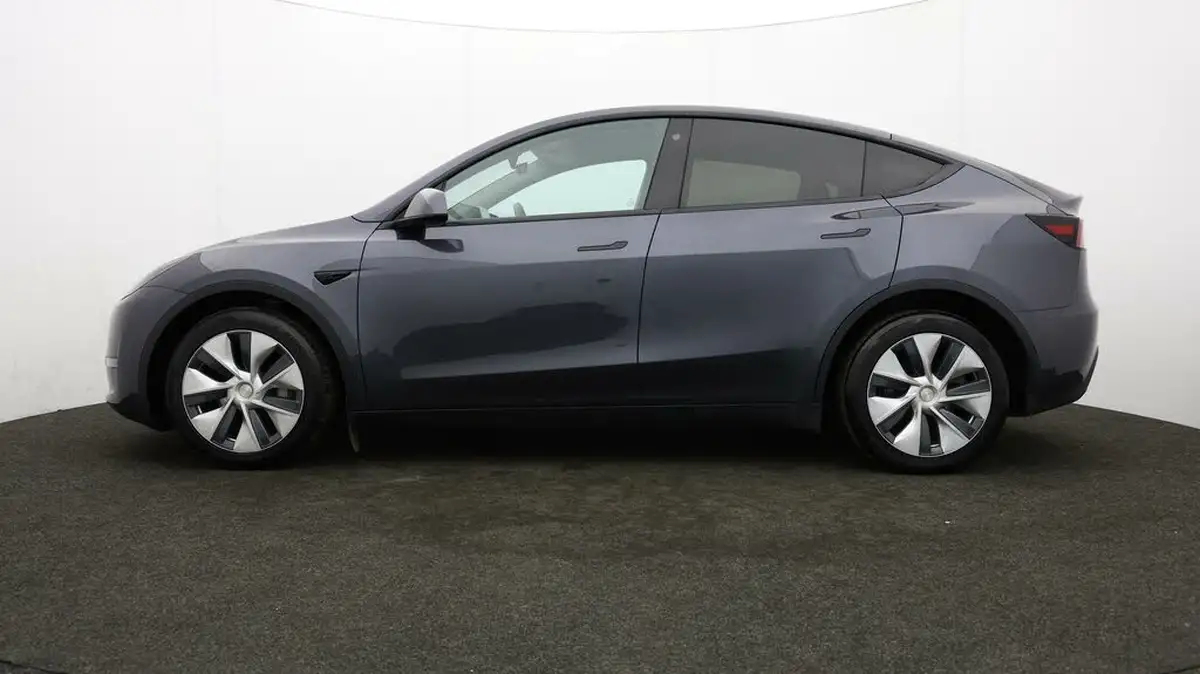 2022-tesla-model-y-e-long-range-big-63