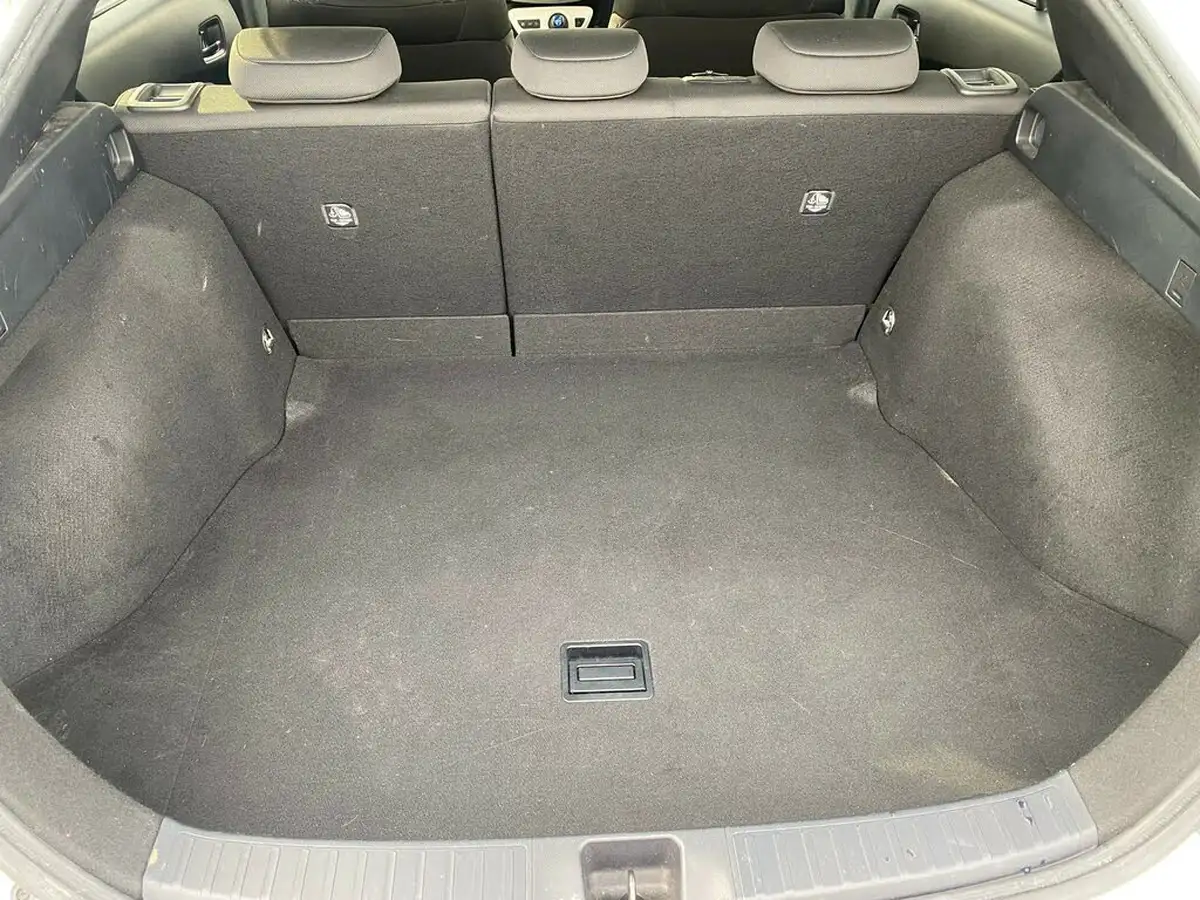 2018-toyota-prius-hybrid-big-19