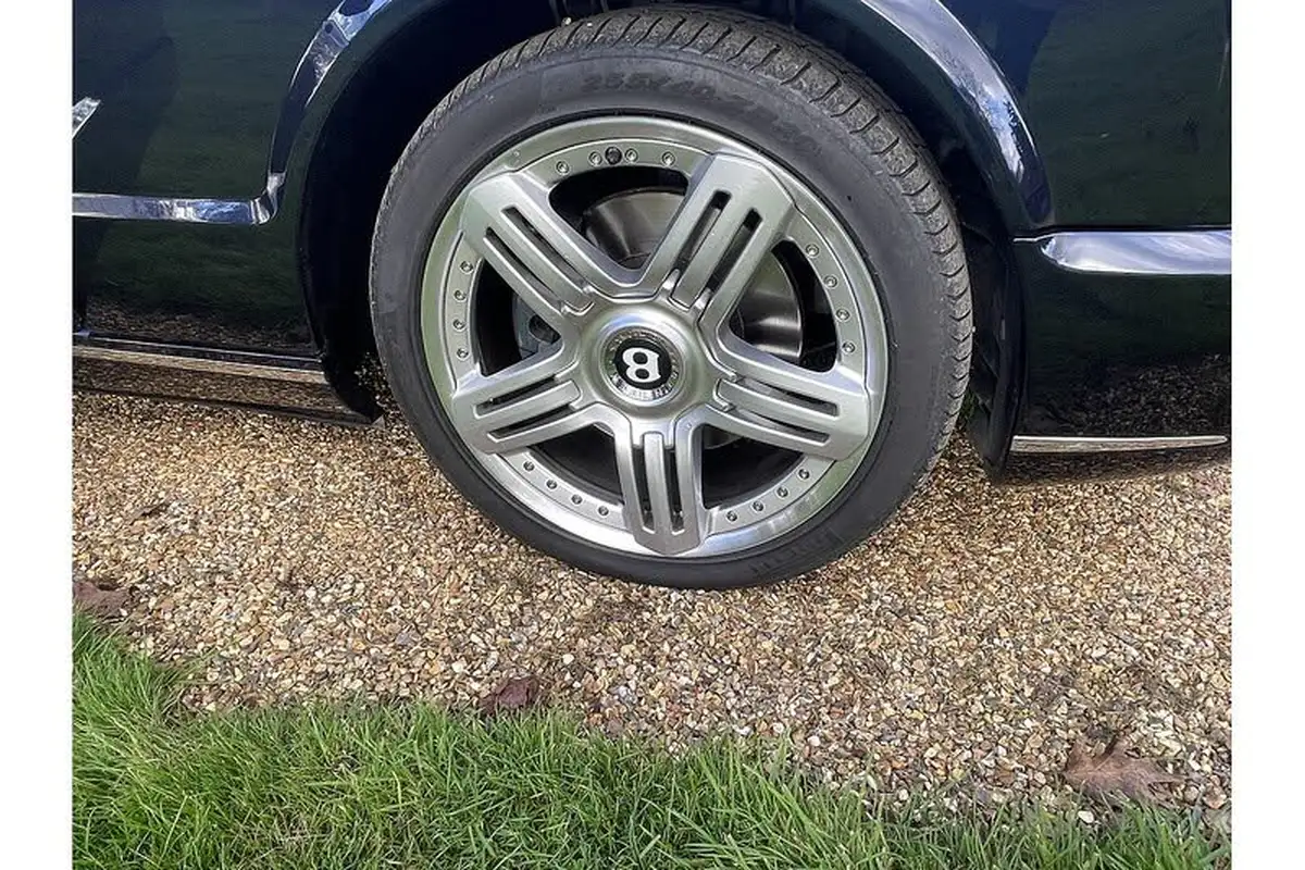 2006-bentley-azure-68-big-27