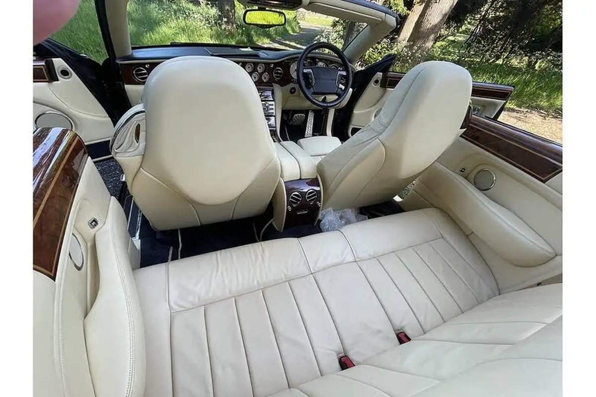 2006-bentley-azure-68-big-79