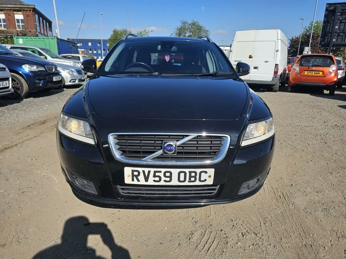 2009-volvo-v50-16td-drive-se-lux-big-1