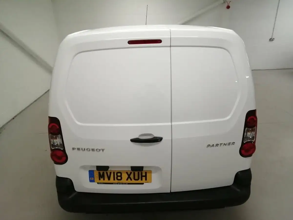 2018-peugeot-partner-16td-se-l1-stop-start-850-panel-big-28